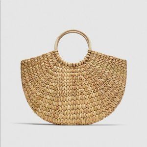 NWT ZARA STRAW BAG WITH ROUNDED HANDLES
